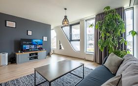 Arcadia Apartment, Park And Parking